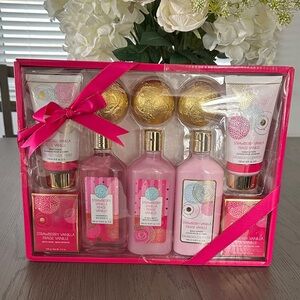Strawberry Vanilla Bath Gift Set - Pink and Gold